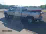 2002 Chevrolet Silverado 1500HD LS z VIN 1GCGK13U62F241428, wystawiony jako IAAI lot #42536231 z przebiegiem 215 016 mil mil oraz . Historia ofert i sprzedaży dostępna na DreamBid. Obrazek 3.