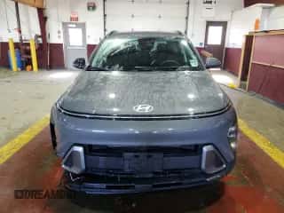 2025 Hyundai Kona SEL с VIN KM8HB3AB4SU321061, выставлен на аукционе Copart как лот 87108655 с пробегом 8 392 миль миль и Списание • Salvage title. История ставок и продаж доступна на DreamBid. Изображение 5.