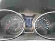 2012 Hyundai Veloster w/Red Int z VIN KMHTC6AD1CU037818, wystawiony jako Copart lot #69647765 z przebiegiem 305 408 mil mil oraz Szkoda całkowita • Salvage title. Historia ofert i sprzedaży dostępna na DreamBid. Obrazek 9.