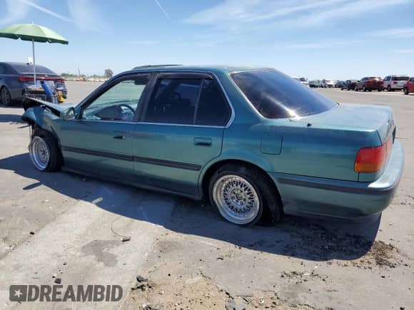 1992 Honda Accord с VIN JHMCB7678NC008016, выставлен на аукционе Copart как лот 66126245 с пробегом 245 533 миль миль и Списание • Salvage title. История ставок и продаж доступна на DreamBid. Изображение 2.