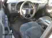 2000 Chevrolet Blazer LS с VIN 1GNCT18W8YK285881, выставлен на аукционе Copart как лот 41364325 с пробегом 277 029 миль миль и Списание • Salvage title. История ставок и продаж доступна на DreamBid. Изображение 8.