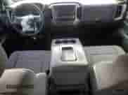 2017 Chevrolet Silverado 1500 LT z VIN 3GCPCREH0HG413004, wystawiony jako Copart lot #83365354 z przebiegiem Nie podano mil oraz Szkoda całkowita • Salvage title. Historia ofert i sprzedaży dostępna na DreamBid. Obrazek 8.
