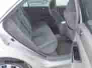 2006 Toyota Camry STD z VIN 4T1BE30KX6U693721, wystawiony jako IAAI lot #43246947 z przebiegiem 158 438 mil mil oraz . Historia ofert i sprzedaży dostępna na DreamBid. Obrazek 8.