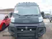 2018 Ram ProMaster Cargo z VIN 3C6URVHG8JE119243, wystawiony jako IAAI lot #43456408 z przebiegiem 363 642 mil mil oraz . Historia ofert i sprzedaży dostępna na DreamBid. Obrazek 13.