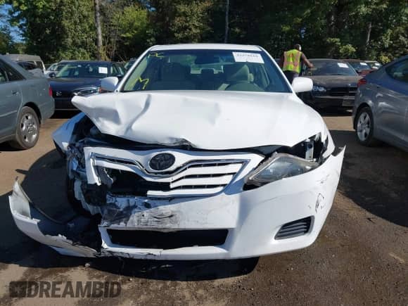 2011 Toyota Camry LE z VIN 4T1BF3EK6BU657606, wystawiony jako IAAI lot #43378610 z przebiegiem Nie podano mil oraz . Historia ofert i sprzedaży dostępna na DreamBid. Obrazek 11.