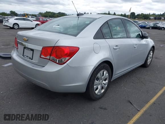 2015 Chevrolet Cruze LS z VIN 1G1PA5SG3F7129524, wystawiony jako IAAI lot #43002269 z przebiegiem 154 330 mil mil oraz . Historia ofert i sprzedaży dostępna na DreamBid. Obrazek 4.