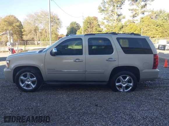 2011 Chevrolet Tahoe LTZ with VIN 1GNSCCE06BR334632, listed as a IAAI auction lot 43493090 with 166,769 mi miles and . Bid and sale history available at DreamBid. Image 15.