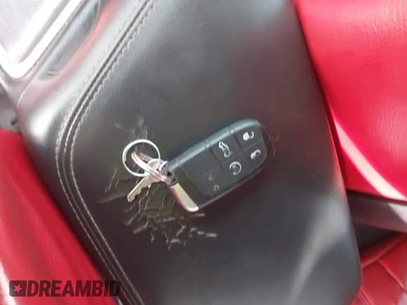 2015 Dodge Challenger SXT z VIN 2C3CDZAG6FH821338, wystawiony jako IAAI lot #43251442 z przebiegiem 160 796 mil mil oraz . Historia ofert i sprzedaży dostępna na DreamBid. Obrazek 11.