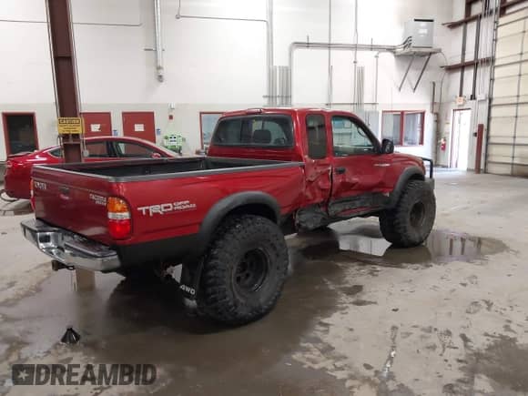 2001 Toyota Tacoma с VIN 5TEWN72N71Z814435, выставлен на аукционе IAAI как лот 42260105 с пробегом 201 709 миль миль и . История ставок и продаж доступна на DreamBid. Изображение 4.