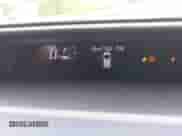 2015 Toyota Prius One z VIN JTDKDTB38F1583183, wystawiony jako IAAI lot #42905756 z przebiegiem 166 787 mil mil oraz . Historia ofert i sprzedaży dostępna na DreamBid. Obrazek 7.