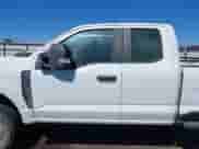 2023 Ford F-250 XL z VIN 1FT7X2BA4PEC32190, wystawiony jako IAAI lot #42391494 z przebiegiem Nie podano mil oraz . Historia ofert i sprzedaży dostępna na DreamBid. Obrazek 13.