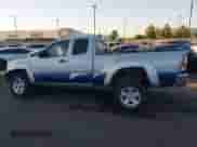 2013 Toyota Tacoma PreRunner z VIN 5TFTX4GN8DX023413, wystawiony jako IAAI lot #43116107 z przebiegiem 222 636 mil mil oraz . Historia ofert i sprzedaży dostępna na DreamBid. Obrazek 15.