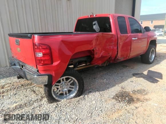 2010 Chevrolet Silverado 1500 LT with VIN 1GCSKSEA3AZ166347, listed as a IAAI auction lot 42307431 with 188,544 mi miles and . Bid and sale history available at DreamBid. Image 4.