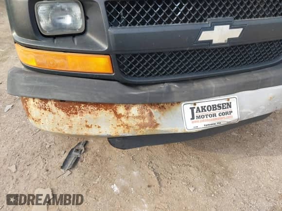 2004 Chevrolet Express Passenger with VIN 1GAHG39U741212585, listed as a IAAI auction lot 41724351 with 271,011 mi miles and . Bid and sale history available at DreamBid. Image 6.