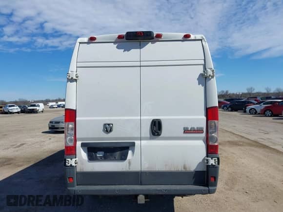 2018 Ram ProMaster Cargo с VIN 3C6URVJG2JE102819, выставлен на аукционе IAAI как лот 41633724 с пробегом Не указан миль и . История ставок и продаж доступна на DreamBid. Изображение 16.