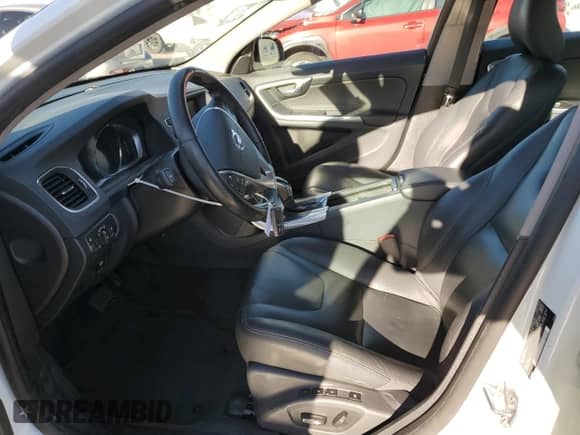 2015 Volvo S60 T5 Premier с VIN YV1612TK9F1347954, выставлен на аукционе Copart как лот 43067315 с пробегом 73 474 миль миль и Списание • Salvage title. История ставок и продаж доступна на DreamBid. Изображение 7.