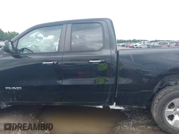 2020 Ram 1500 Big Horn z VIN 1C6RREBT4LN209998, wystawiony jako IAAI lot #42383891 z przebiegiem 67 555 mil mil oraz . Historia ofert i sprzedaży dostępna na DreamBid. Obrazek 14.