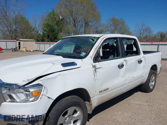 2024 Ram 1500 Big Horn z VIN 1C6RRFFG9RN110878, wystawiony jako IAAI lot #41785180 z przebiegiem 30 266 mil mil oraz . Historia ofert i sprzedaży dostępna na DreamBid. Obrazek 6.