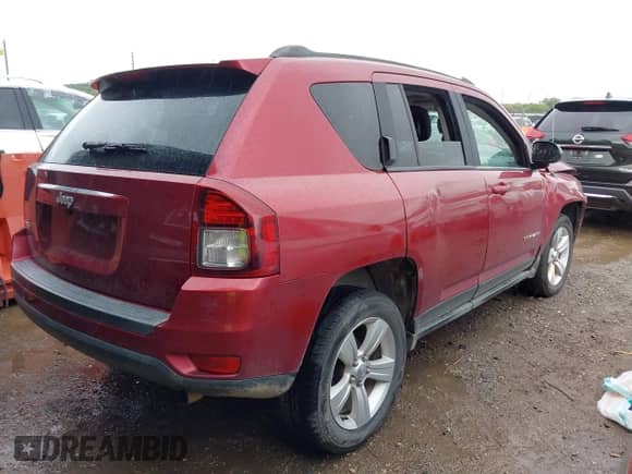 2014 Jeep Compass Sport z VIN 1C4NJDBBXED665156, wystawiony jako IAAI lot #43095675 z przebiegiem 122 639 mil mil oraz . Historia ofert i sprzedaży dostępna na DreamBid. Obrazek 4.
