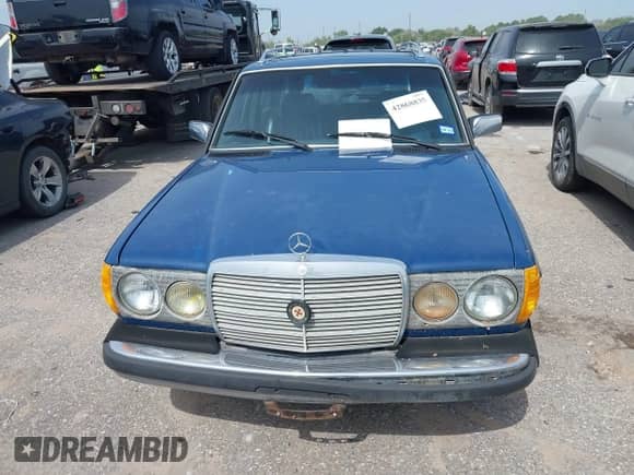 1984 Mercedes-Benz 300 z VIN WDBAB93AXEF005460, wystawiony jako IAAI lot #42868835 z przebiegiem 210 841 mil mil oraz . Historia ofert i sprzedaży dostępna na DreamBid. Obrazek 6.