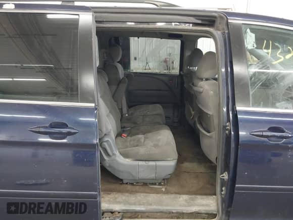 2006 Honda Odyssey EX z VIN 5FNRL38486B067236, wystawiony jako IAAI lot #43292777 z przebiegiem 295 041 mil mil oraz . Historia ofert i sprzedaży dostępna na DreamBid. Obrazek 8.