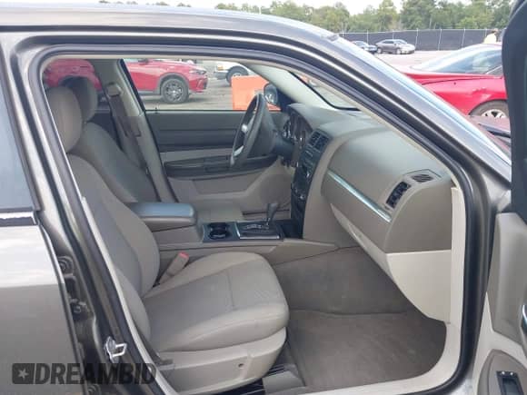 2008 Dodge Magnum with VIN 2D4FV47T58H251612, listed as a IAAI auction lot 42867963 with 113,310 mi miles and . Bid and sale history available at DreamBid. Image 5.