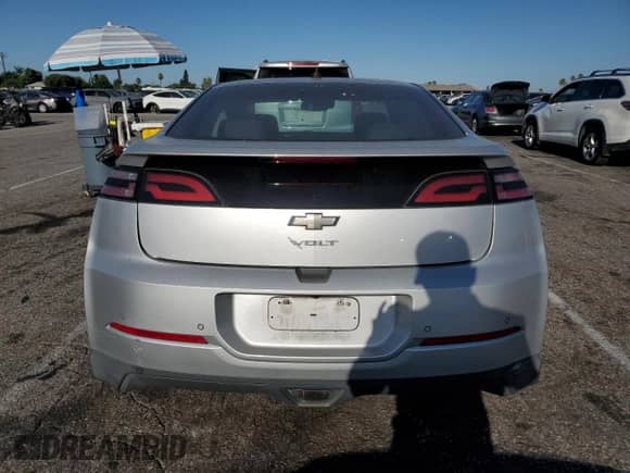 2013 Chevrolet Volt z VIN 1G1RH6E48DU137578, wystawiony jako Copart lot #71213145 z przebiegiem 173 405 mil mil oraz Czysty tytuł • Clean title. Historia ofert i sprzedaży dostępna na DreamBid. Obrazek 6.