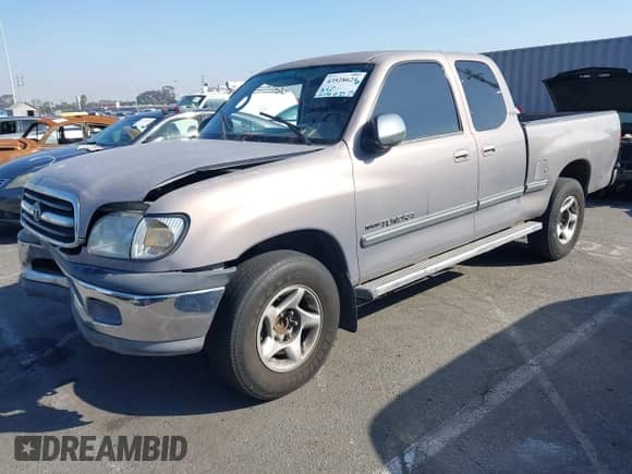 2001 Toyota Tundra SR5 с VIN 5TBRN34121S166363, выставлен на аукционе IAAI как лот 43528624 с пробегом 347 719 миль миль и . История ставок и продаж доступна на DreamBid. Изображение 2.