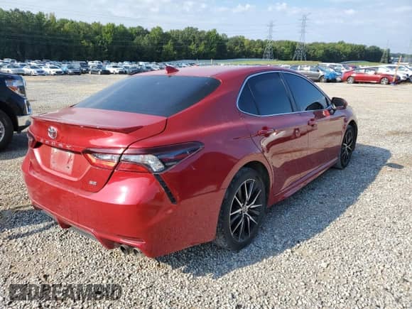 2021 Toyota Camry SE Nightshade z VIN 4T1G11AK5MU479916, wystawiony jako Copart lot #71206825 z przebiegiem 82 202 mil mil oraz Szkoda całkowita • Salvage title. Historia ofert i sprzedaży dostępna na DreamBid. Obrazek 3.