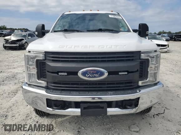 2019 Ford F-250 XL with VIN 1FT7X2B62KED62716, listed as a Copart auction lot 71904935 with 224,581 mi miles and Salvage title. Bid and sale history available at DreamBid. Image 5.