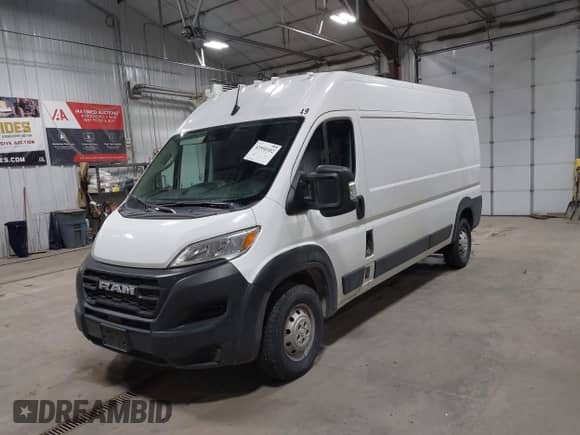 2023 Ram ProMaster Cargo z VIN 3C6LRVDG0PE563873, wystawiony jako IAAI lot #43550102 z przebiegiem 54 921 mil mil oraz . Historia ofert i sprzedaży dostępna na DreamBid. Obrazek 17.