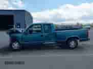 1998 Chevrolet Silverado 1500 z VIN 2GCEC19M2W1251821, wystawiony jako IAAI lot #42166116 z przebiegiem 215 094 mil mil oraz . Historia ofert i sprzedaży dostępna na DreamBid. Obrazek 14.