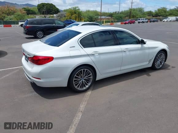 2019 BMW 5 Series 530e с VIN WBAJA9C56KB254619, выставлен на аукционе IAAI как лот 42455406 с пробегом 25 711 миль миль и . История ставок и продаж доступна на DreamBid. Изображение 4.