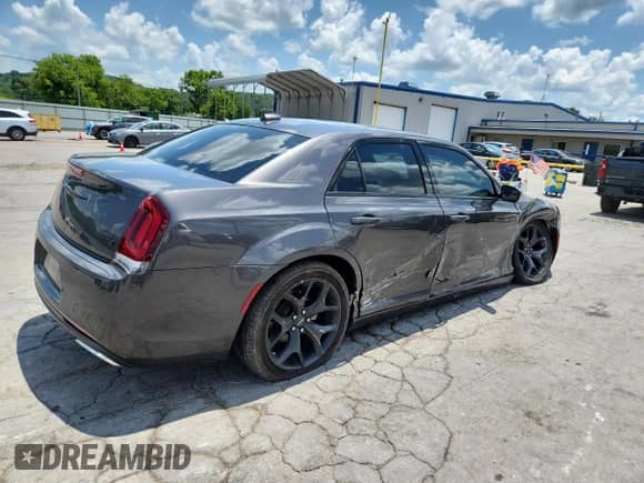 2022 Chrysler 300 S с VIN 2C3CCABG5NH154389, выставлен на аукционе Copart как лот 62130215 с пробегом 53 302 миль миль и Списание • Salvage title. История ставок и продаж доступна на DreamBid. Изображение 3.