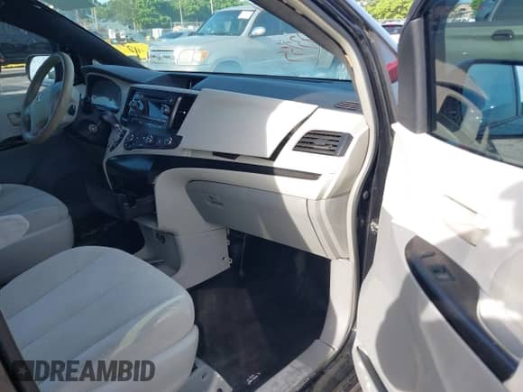 2013 Toyota Sienna L с VIN 5TDZK3DC9DS357722, выставлен на аукционе IAAI как лот 42369515 с пробегом 190 548 миль миль и . История ставок и продаж доступна на DreamBid. Изображение 5.