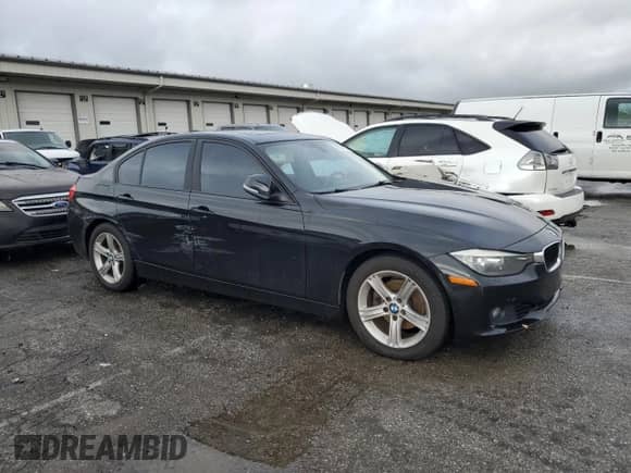 2013 BMW 3 Series 328i z VIN WBA3A5G59DNP19570, wystawiony jako Copart lot #82305735 z przebiegiem 78 562 mil mil oraz Szkoda całkowita • Salvage title. Historia ofert i sprzedaży dostępna na DreamBid. Obrazek 4.