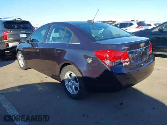 2015 Chevrolet Cruze LT z VIN 1G1PC5SB9F7107445, wystawiony jako IAAI lot #43551061 z przebiegiem 93 555 mil mil oraz . Historia ofert i sprzedaży dostępna na DreamBid. Obrazek 3.