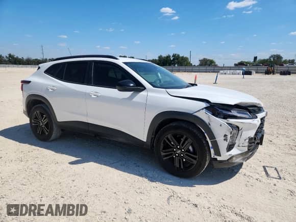 2025 Chevrolet Trax ACTIV with VIN KL77LKEP6SC043523, listed as a Copart auction lot 84549705 with 36,102 mi miles and Salvage title. Bid and sale history available at DreamBid. Image 4.