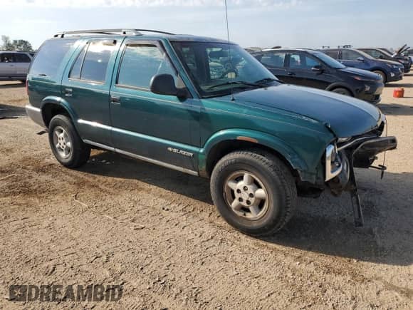 1996 Chevrolet Blazer with VIN 1GNDT13W3T2262402, listed as a Copart auction lot 62677515 with 168,312 mi miles and Salvage title. Bid and sale history available at DreamBid. Image 4.