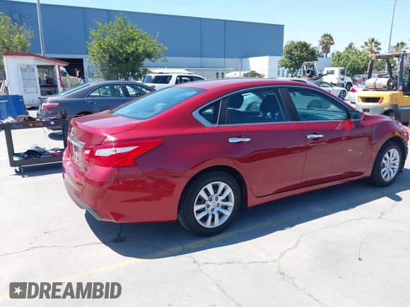 2016 Nissan Altima SR z VIN 1N4AL3AP3GC222734, wystawiony jako IAAI lot #43051008 z przebiegiem 66 040 mil mil oraz . Historia ofert i sprzedaży dostępna na DreamBid. Obrazek 4.