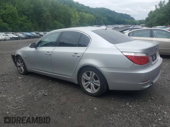 2010 BMW 5 Series 528i xDrive z VIN WBANV1C51AC444196, wystawiony jako Copart lot #62726135 z przebiegiem 162 041 mil mil oraz Szkoda całkowita • Salvage title. Historia ofert i sprzedaży dostępna na DreamBid. Obrazek 2.