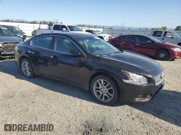 2014 Nissan Maxima SV z VIN 1N4AA5AP5EC488819, wystawiony jako Copart lot #57486655 z przebiegiem 219 292 mil mil oraz Szkoda całkowita • Salvage title. Historia ofert i sprzedaży dostępna na DreamBid. Obrazek 4.