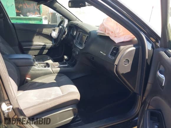 2016 Dodge Charger SE z VIN 2C3CDXFG4GH294267, wystawiony jako IAAI lot #41887393 z przebiegiem 117 649 mil mil oraz . Historia ofert i sprzedaży dostępna na DreamBid. Obrazek 5.