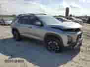 2025 Chevrolet Equinox FWD ACTIV z VIN 3GNAXKEG5SL185287, wystawiony jako Copart lot #66113715 z przebiegiem 13 256 mil mil oraz Szkoda całkowita • Salvage title. Historia ofert i sprzedaży dostępna na DreamBid. Obrazek 4.