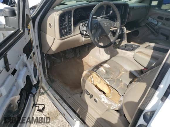 2003 Chevrolet Silverado 2500HD LT z VIN 1GCHK29G83E125196, wystawiony jako Copart lot #55274115 z przebiegiem 307 475 mil mil oraz Szkoda całkowita • Salvage title. Historia ofert i sprzedaży dostępna na DreamBid. Obrazek 8.