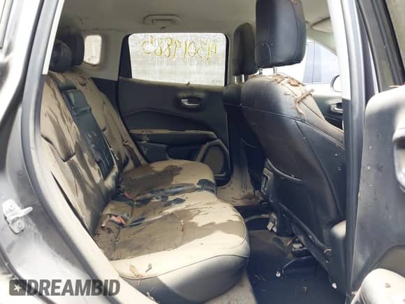 2019 Jeep Compass Latitude z VIN 3C4NJDBB5KT689600, wystawiony jako IAAI lot #43019885 z przebiegiem Nie podano mil oraz . Historia ofert i sprzedaży dostępna na DreamBid. Obrazek 8.