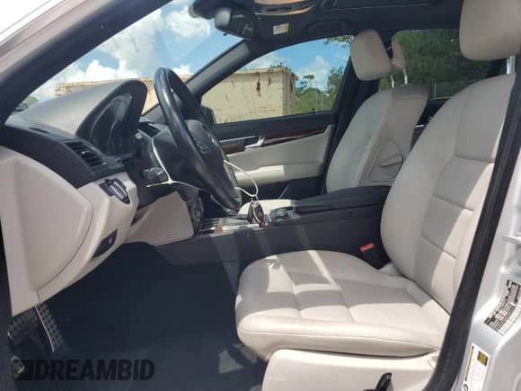 2010 Mercedes-Benz C 300 Sport с VIN WDDGF5EB9AR094712, выставлен на аукционе Copart как лот 69847075 с пробегом 96 022 миль миль и Списание • Salvage title. История ставок и продаж доступна на DreamBid. Изображение 7.