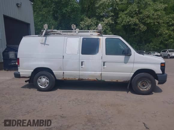 2014 Ford Econoline Cargo Commercial z VIN 1FTNE2ELXEDB13847, wystawiony jako IAAI lot #42293802 z przebiegiem 139 105 mil mil oraz . Historia ofert i sprzedaży dostępna na DreamBid. Obrazek 13.