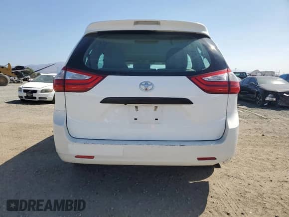 2016 Toyota Sienna L z VIN 5TDZK3DC0GS729002, wystawiony jako Copart lot #83765925 z przebiegiem 57 525 mil mil oraz Czysty tytuł • Clean title. Historia ofert i sprzedaży dostępna na DreamBid. Obrazek 6.