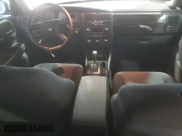 2005 Dodge Magnum SE with VIN 2D4FV48T25H161344, listed as a Copart auction lot 68303715 with 95,064 mi miles and Salvage title. Bid and sale history available at DreamBid. Image 8.